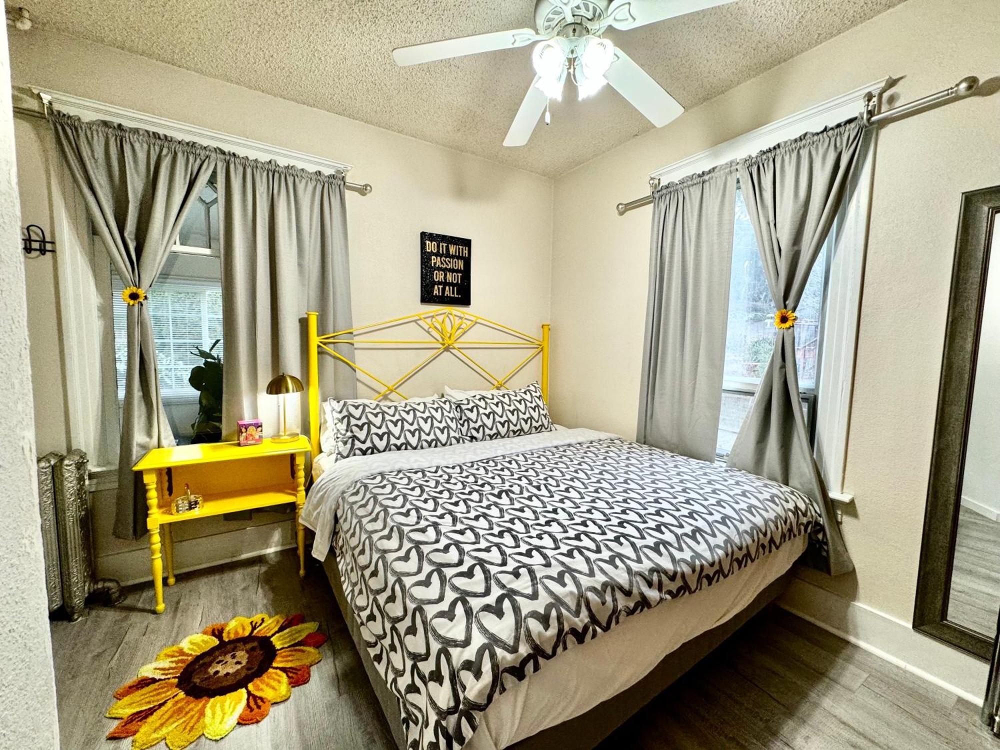 Seattle Home With 2 Bedrooms A King Bed Queen Bed And An Extra Sofa Bed Located 10 Minutes From Seatac Airport And 20 Minutes From Downtown Luaran gambar