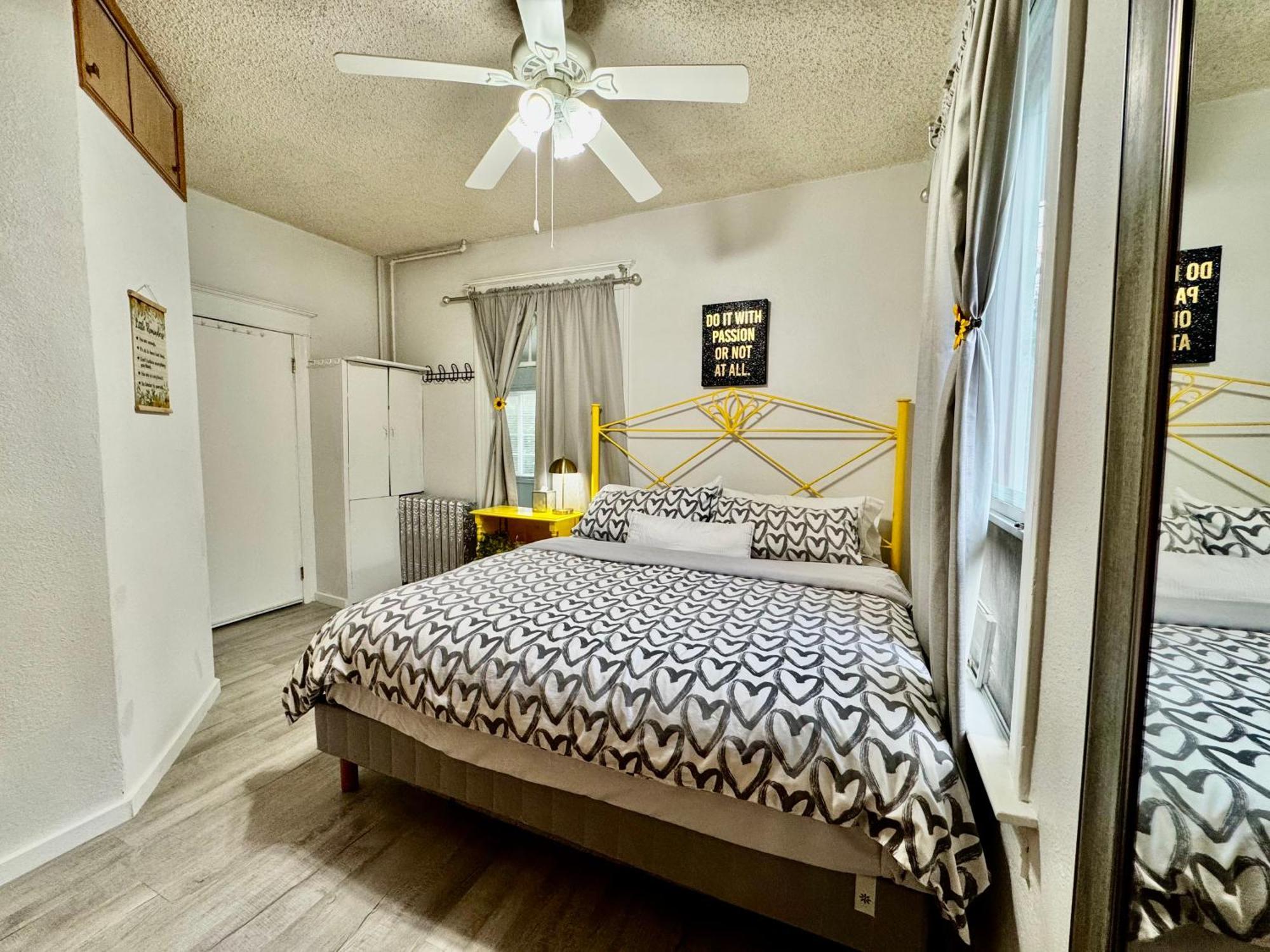 Seattle Home With 2 Bedrooms A King Bed Queen Bed And An Extra Sofa Bed Located 10 Minutes From Seatac Airport And 20 Minutes From Downtown Luaran gambar